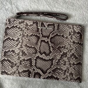 Michael kors clutch